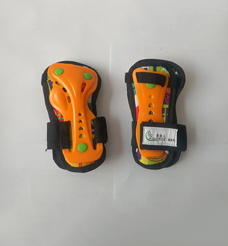 橙色護具